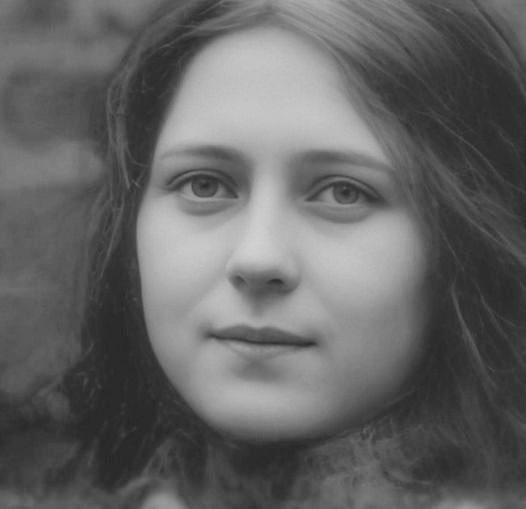 "Buscaré algún medio de ir al cielo por un pequeño camino   que es muy corto y muy recto, un pequeño camino que es bastante   nuevo"
    Santa Teresa de Lisieux