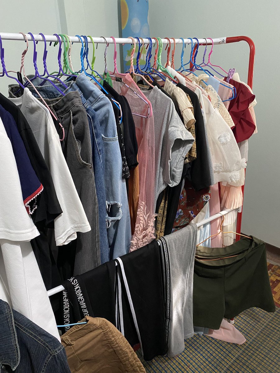 Nxmlazy's tweet photo. ❗️ปล่อยถูกๆเน้นหมด❗️เดรส กางเกง/เสื้อยีนส์ เสื้อครอป เสื้อยืด กระโปรง เอี๊ยม  กางเกง
ขาสั้น ไม่รับจองขอคนพร้อมโอน  ค่าส่ง 35฿ 
ใครสนใจปักหมุดด้านล่างให้หน่อยนะคะ 
ถ้ามีคนสนใจเยอะจะมาลงให้Fค่ะ

#โล๊ะตู้ #ส่งต่อเสื้อผ้ามือ2 #ส่งต่อเสื้อผ้าราคาถูก #เสื้อผ้ามือสอง https://t.co/ysfcn5fStf