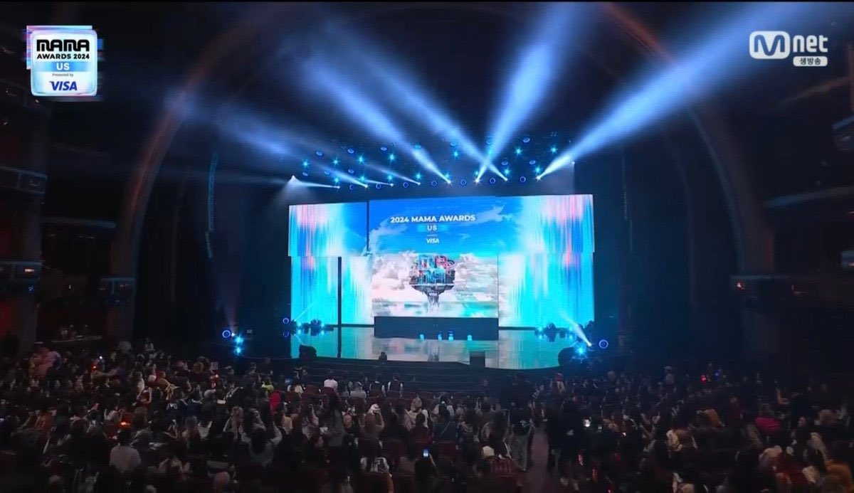 why even have idols perform in the us if youre gonna give them a stage smaller than a practice room