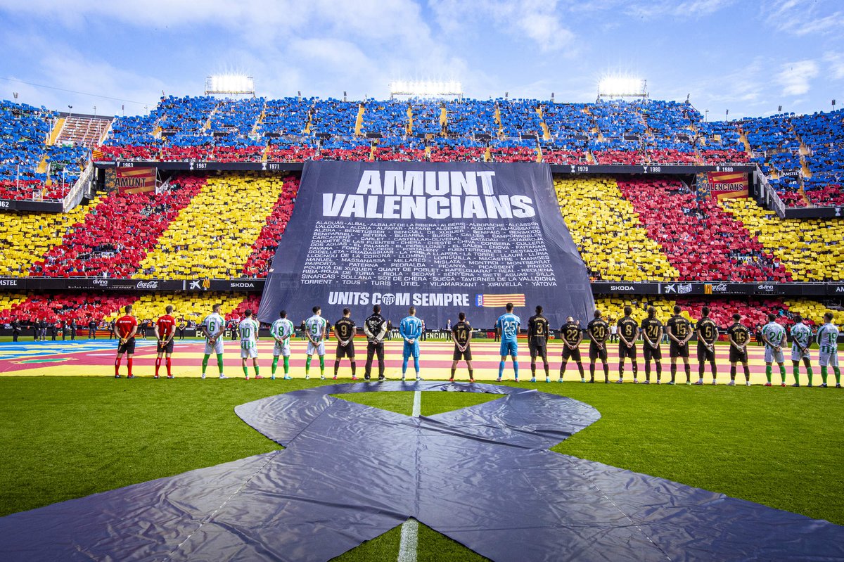 valenciacf_en's tweet photo. A homage to our land.
To all the victims of the tragic flash flood.
To all the people who helped throughout the hardest times.

AMUNT VALENCIANS. https://t.co/xl7nGnjkx5
