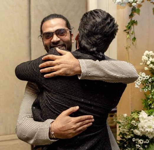 Two kings.
Two pictures.
😇