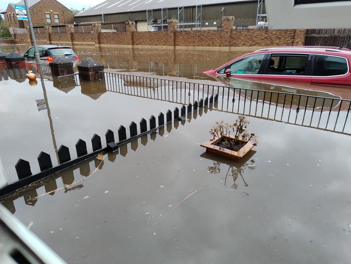 oneillg44's tweet photo. @DarranMarshall @BBCNewsNI View from middle of Kings Row https://t.co/C5euIH9L9f