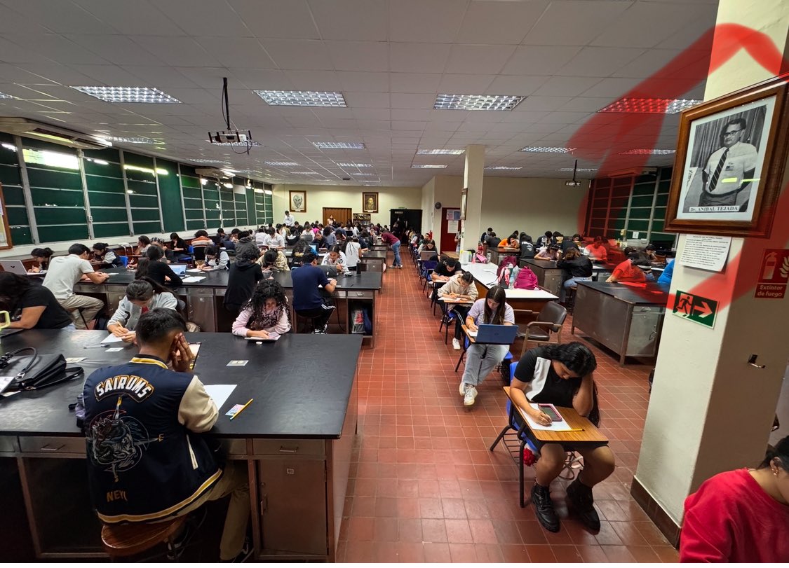 Examen de admisión de la Facultad de Medicina de la U. de Panamá.

Todo bajo el atento cuidado del maestro Anibal Tejada.