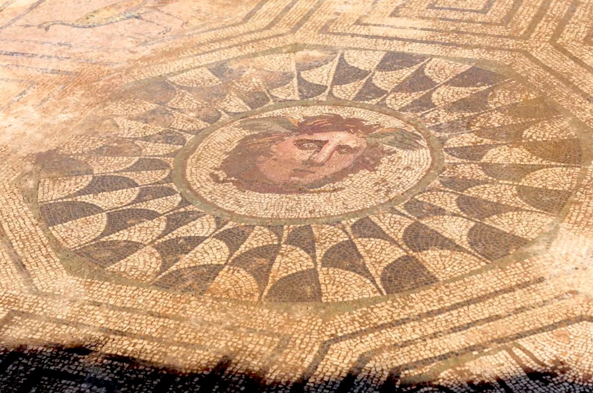 🏛️ El Mosaico de Medusa, hallado en la Huerta de Otero (#Mérida), gana el premio al Mejor hallazgo histórico nacional de @historiang.

Un reconocimiento a la riqueza arqueológica de #Extremadura y al trabajo del @AytoMerida y el <a href="/MeridaCiudad/">Mérida Consorcio de la Ciudad Monumental</a>  #Patrimonio