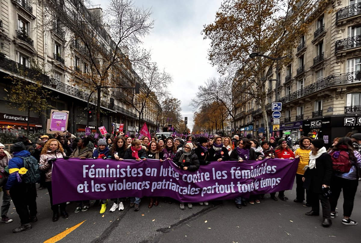 📢🪧 Toutes et tous ensemble contre les #violencesfaitesauxfemmes. 
📍Ici à Paris, Gare du Nord, avec <a href="/MaryliseLeon/">Marylise Léon</a>, le cortège est en marche, direction Bastille ! #VSST