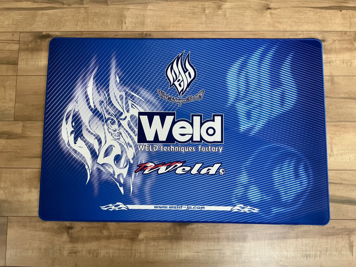buzzbreak_jp's tweet photo. BuzzBreak新ピットマットのサンプル品が完成！

今回の新作はBuzzBreak D1GPチームカラーと
チームWeldのチームカラー
どちらも発売は1月頃を予定しています
お楽しみに！

#挑戦を楽しむバズブレイク
#BuzzBeeProductAdvisorBBFIVE #BuzzBreak #BBFIVE https://t.co/Mw0NT5T8cK