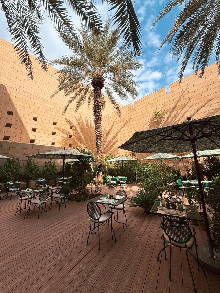 CoffeeinR's tweet photo. DIOR CAFE 

ديور فتحوا قهوة بالرياض مكانهم شرح ويفتح النفس مع الجلسات الخارجية الرهيبة 🤍🌿

📍الرياض - المربع 
https://t.co/7RxIDhPNYL https://t.co/nmi4eYuUDT