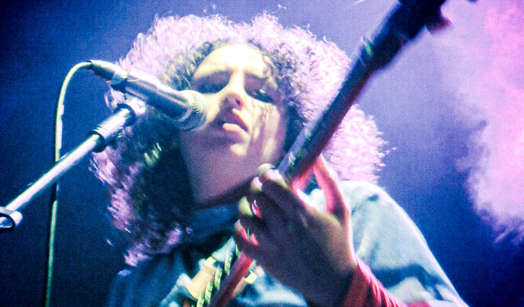 Dora Morelenbaum apresenta álbum de estreia em Lisboa, destilando confiança e boas vibrações...screamyell.com.br/site/2024/11/2…