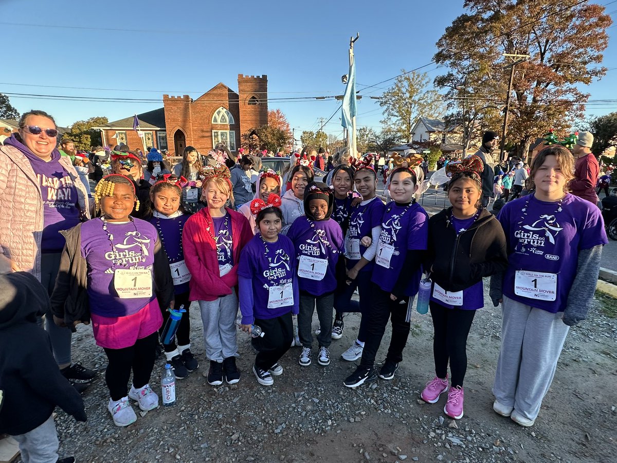 BentonHeightsES's tweet photo. Today, our Girls on the Run team participated in the Ginger Snap 5k. Thank you to the coaches and families for your support. @UCPSNC @aestinch @AGHoulihan @boatcandice #TeamUCPS #BetterWithWe https://t.co/3BAxni6KIG