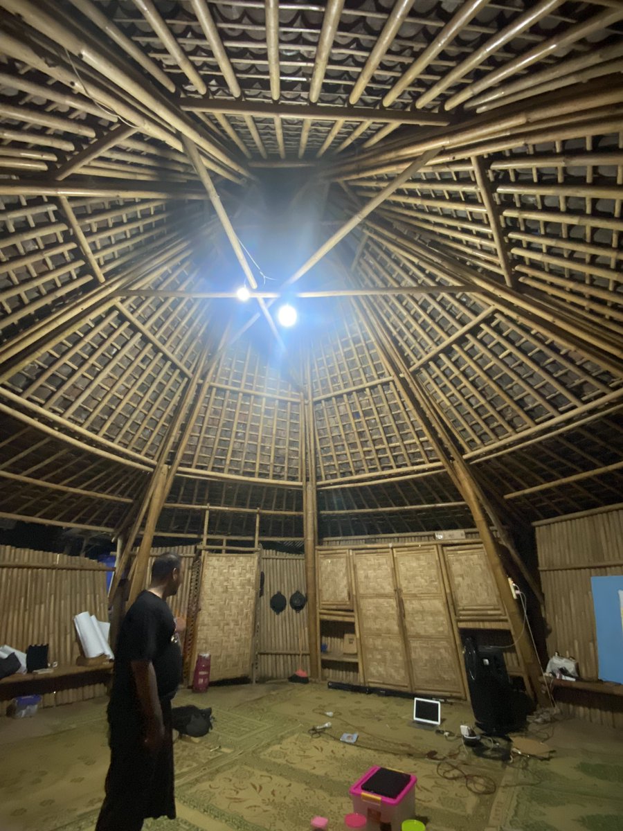 Hari ini maen ke Sekolah Pagesangan. Jadi semacam nostalgia era abu putih berkomunitas bareng <a href="/adjieHW/">Adjie | HW</a> <a href="/sularnotaruno/">Kang Sular</a> <a href="/arwanOD/">ᴀʀᴡᴀɴ</a> 🥹🙌🏼