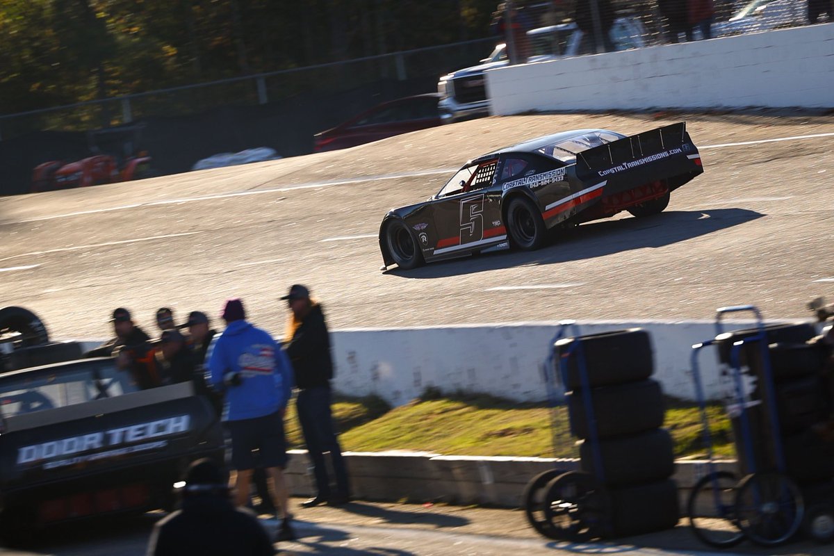barnhill_bryant's tweet photo. Nothing like a crisp South Carolina 400 morning 🙌🏼  I’m ready to get after with @LeeFaulkRacing and the boys💪🏼

@FmSpeedway2024 
@FloRacing https://t.co/OFlU7RYFUZ