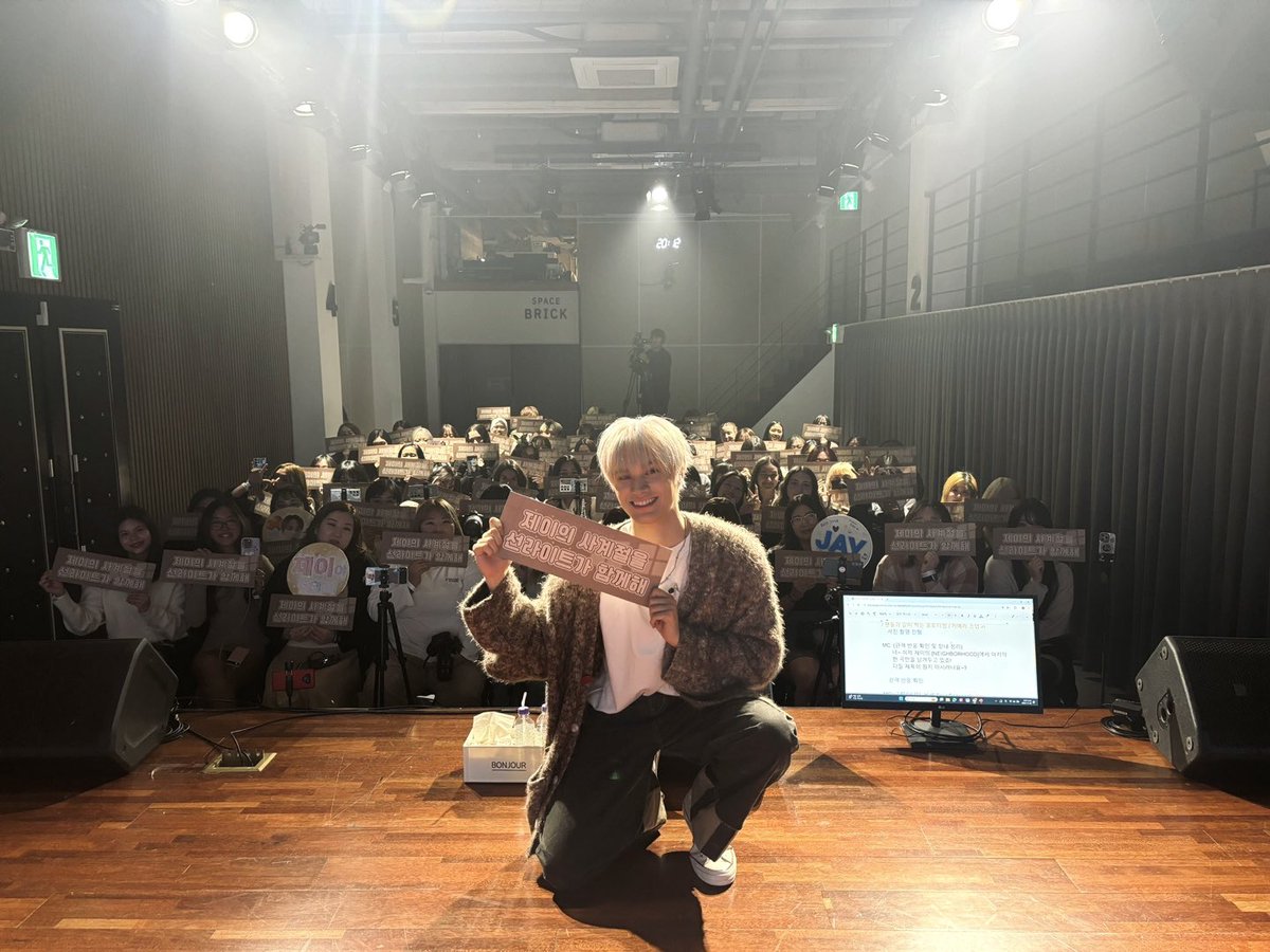 jchang63's tweet image. 드디어 첫 번째 컴백했다!😎
진짜 재밌었어요! 선라이트 함께 해줘서 너무너무 고마워요!☀️💛
이번 쇼케이스는 선라이트랑 태균이랑 MC새온이 형 덕분에 잘할 수 있었어요 
다들 없었으면... 큰일 났다~!

#JayChang #제이창 #ジェイチャン
#Jays_Neighborhood