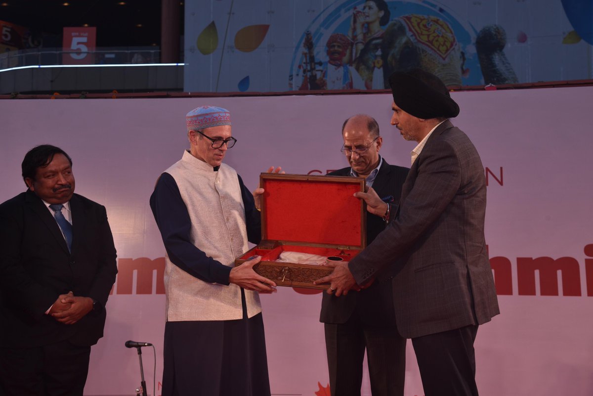 Jktpo_jk's tweet photo. Hon’ble Chief Minister Sh. Omar Abdullah inaugurated Jammu &amp; Kashmir Day, celebrating the region’s heritage with mesmerizing Dogri &amp; Kashmiri folk performances. @diprjk @DoIC_JK @OmarAbdullah https://t.co/Gve6wulWeU