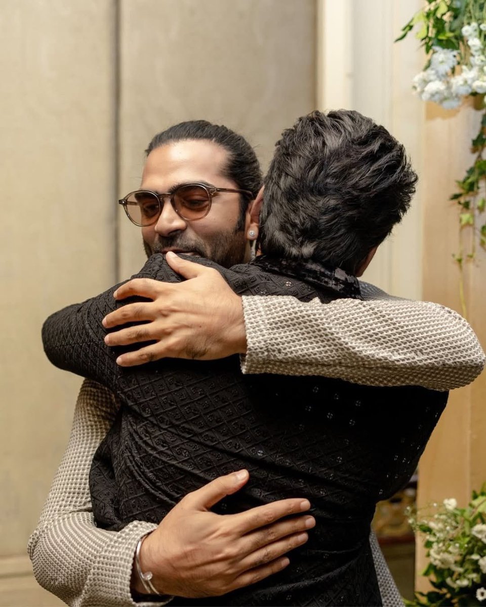 The OG duo🔥
#str #dhanush <a href="/SilambarasanTR_/">Silambarasan TR</a> <a href="/dhanushkraja/">Dhanush</a>