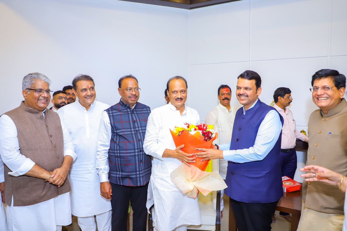 AjitPawarSpeaks's tweet photo. एकमतानं निर्णय घेतले, एकमनानं जनसेवा केली, एकदिलानं लढलो आणि जि��कलो..!

हा विजय आमच्या एकजुटीचा, समन्वयाचा आणि एकमेकांवरील विश्वासाचा..!

आजचा 'विजय' आनंदानं साजरा केला..!

 #MaharashtraElectionResult https://t.co/acvTbD8RZN
