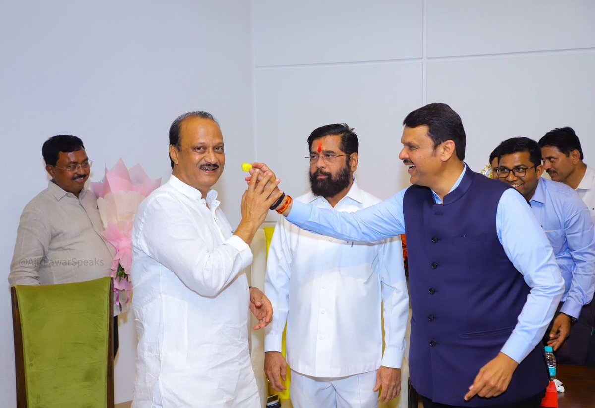 AjitPawarSpeaks's tweet photo. एकमतानं निर्णय घेतले, एकमनानं जनसेवा केली, एकदिलानं लढलो आणि जि��कलो..!

हा विजय आमच्या एकजुटीचा, समन्वयाचा आणि एकमेकांवरील विश्वासाचा..!

आजचा 'विजय' आनंदानं साजरा केला..!

 #MaharashtraElectionResult https://t.co/acvTbD8RZN