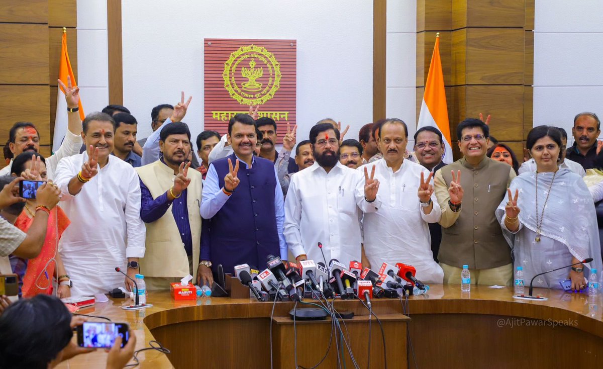 AjitPawarSpeaks's tweet photo. एकमतानं निर्णय घेतले, एकमनानं जनसेवा केली, एकदिलानं लढलो आणि जि��कलो..!

हा विजय आमच्या एकजुटीचा, समन्वयाचा आणि एकमेकांवरील विश्वासाचा..!

आजचा 'विजय' आनंदानं साजरा केला..!

 #MaharashtraElectionResult https://t.co/acvTbD8RZN