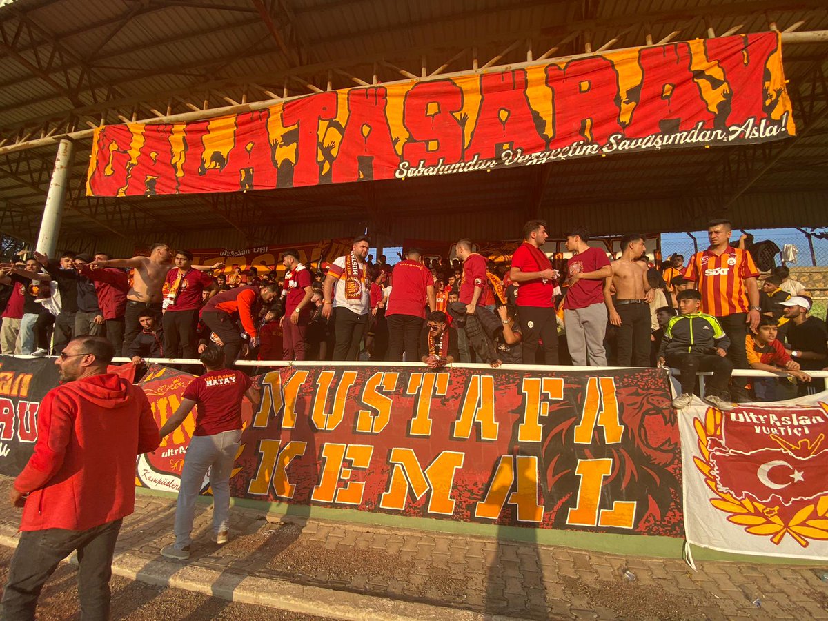 GÖNÜLDEN SEVİYORUZ!

hatay u19 - Galatasaray u19 maçında takımımızı yalnız bırakmadık.

#ultrAslanUNI
#AkdenizBölge 
#uAUNIMustafaKemal