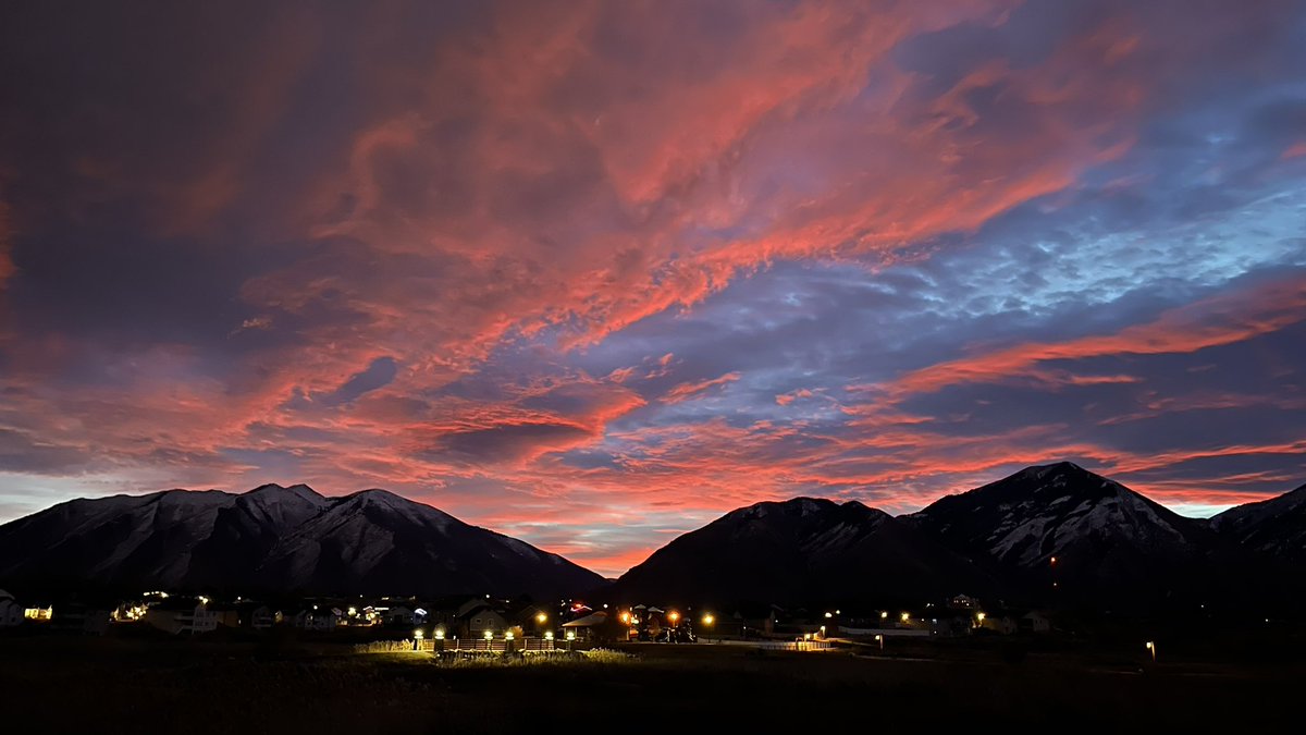 lowercasebcd's tweet image. Utah sunrise this morning from the porch ❤️.