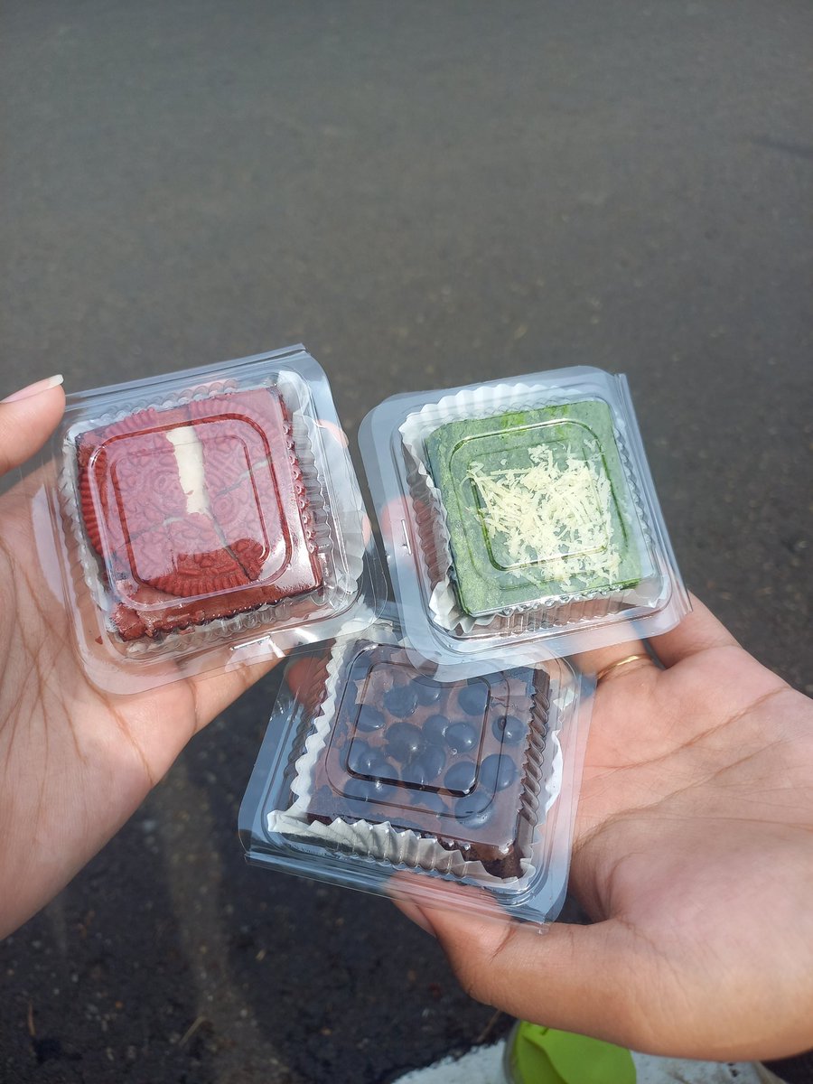 byullcaa_'s tweet photo. @undipmfs dimsumnyalilo!! sama fudgy brownies @homemadebyher https://t.co/tLbdfV8qGx
