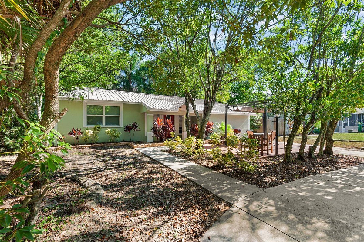 Whitney__Marie's tweet photo. New Listing Price: $404,900
1006 E FERN ST, Tampa, FL 33604 is a fantastic property with 3 bedrooms and 2.0 bathrooms. Airbnb/VRBO ready, or great move-in ready home in Seminole Heights!!
See more here: https://t.co/pkhiWZKIAn https://t.co/zdjbfhxd4s
