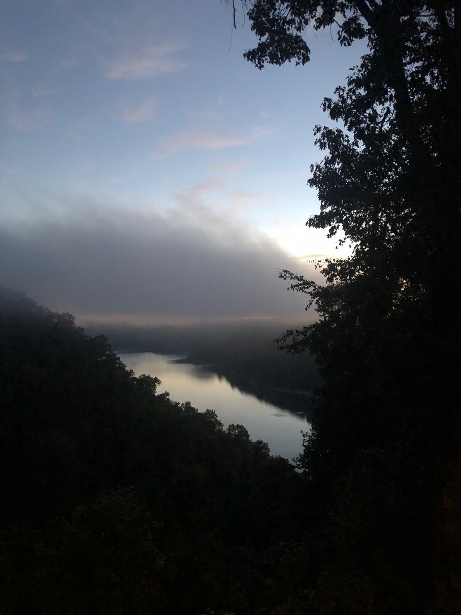 learntolead100's tweet photo. Weekend Unwind. There are times when nothing you can possibly say will improve on the silence. Wisdom is recognizing those moments, and being where your feet are. Make time to unwind this weekend. #DaveAnderson  #WeekendUnwind #Unplugged #WeekendVibes #BePresent #MindfulMoments https://t.co/iW42zbTFV5