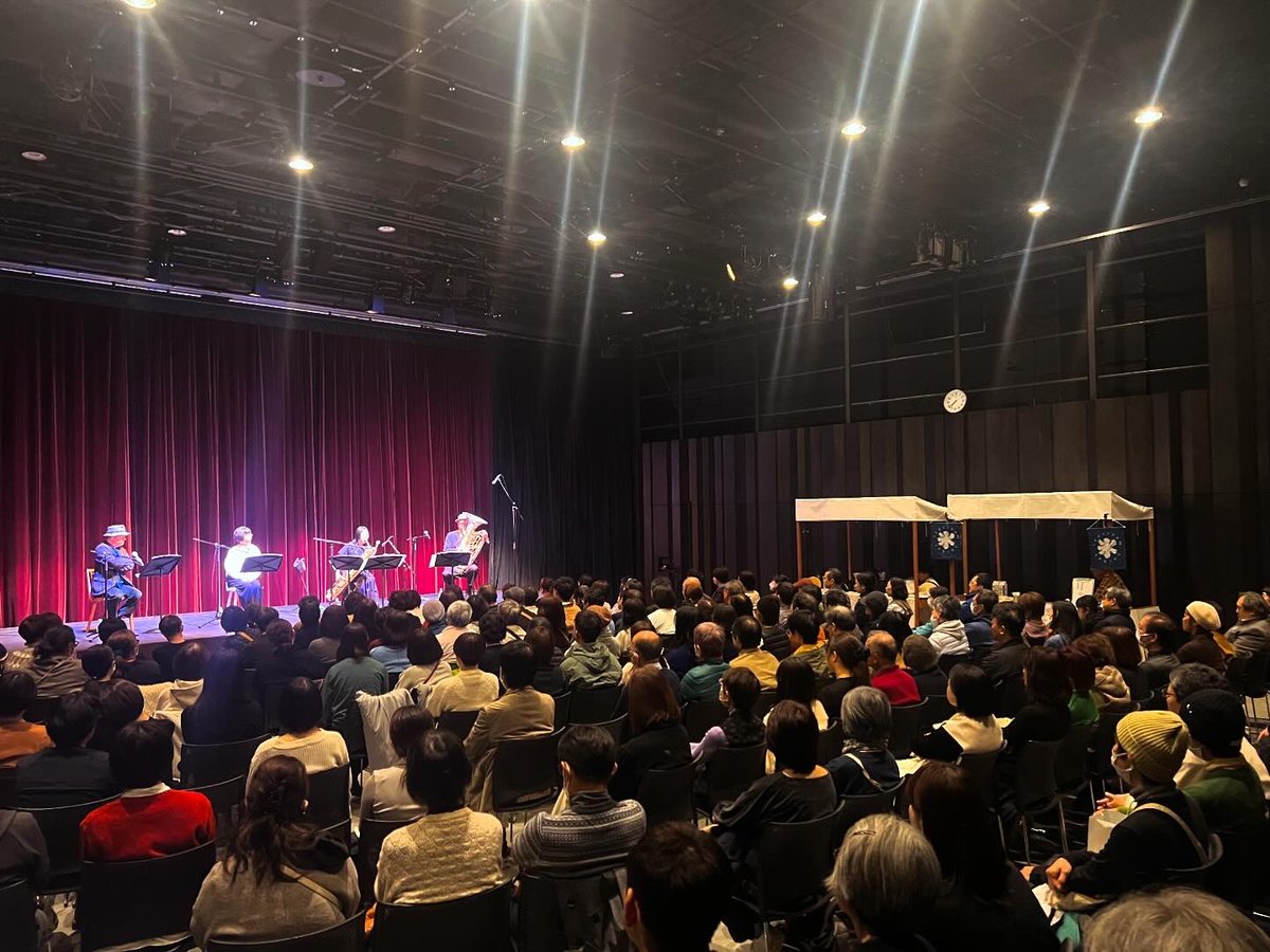 flyingtheatreJG's tweet photo. 「#朗読と音楽 串田孫一と中原中也」
初日満員御礼✨🎼⛰️📚

本好き山好き音楽好きのお客様が
各所からいらっしゃいました！

正統かつアヴァンギャルドな構成演出、
ここにしかない時間。

24日14:00開演
（当日券は11時半より販売）

信州素材のコーヒーとアイス、
古本、CDなど物販も楽しいです♪ https://t.co/B31DfyVPda