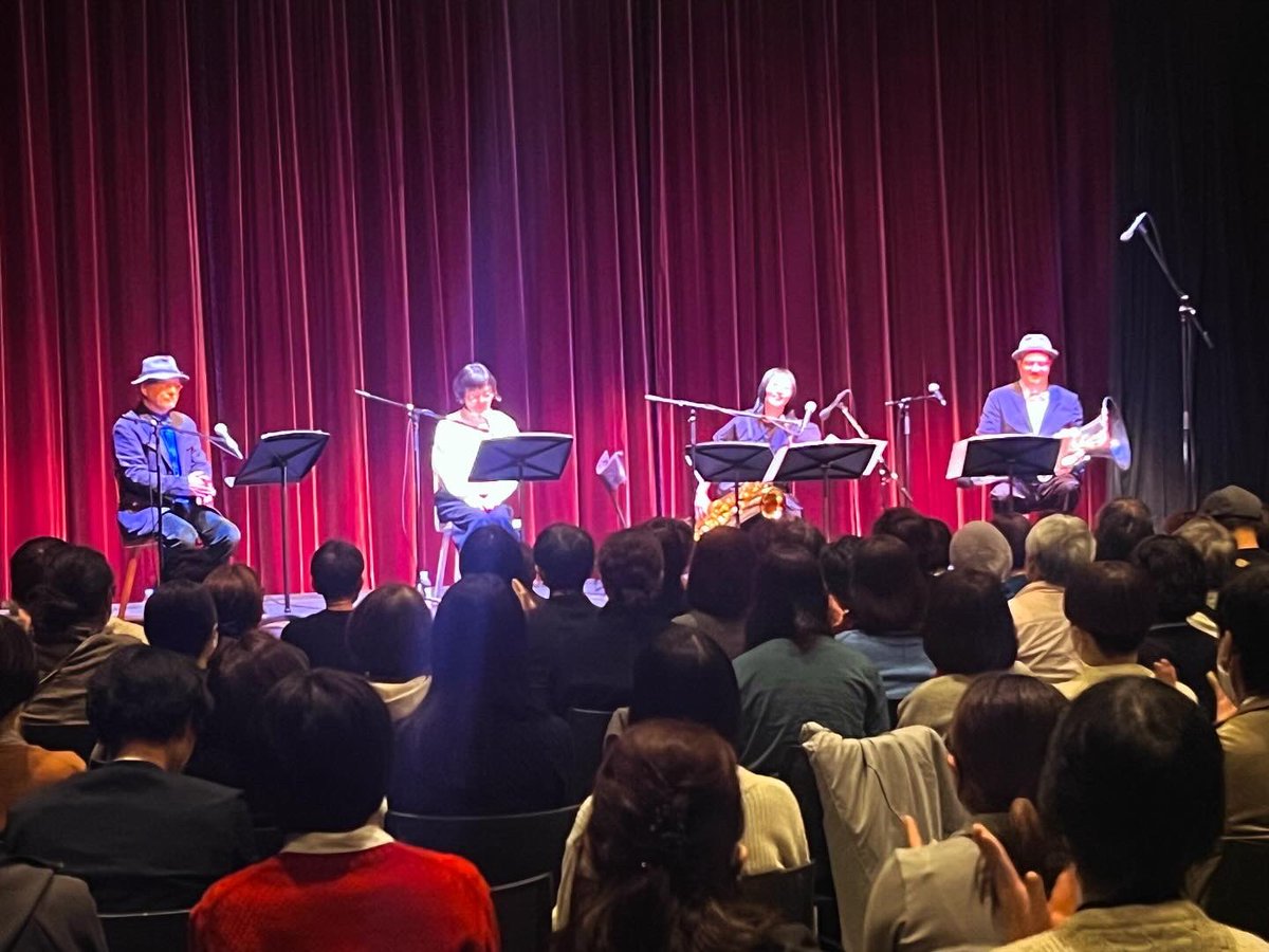 flyingtheatreJG's tweet photo. 「#朗読と音楽 串田孫一と中原中也」
初日満員御礼✨🎼⛰️📚

本好き山好き音楽好きのお客様が
各所からいらっしゃいました！

正統かつアヴァンギャルドな構成演出、
ここにしかない時間。

24日14:00開演
（当日券は11時半より販売）

信州素材のコーヒーとアイス、
古本、CDなど物販も楽しいです♪ https://t.co/B31DfyVPda