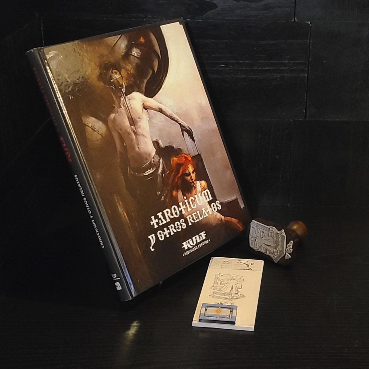 mgc_inventory's tweet image. :libro: ID_b1052
Taroticum y otros relatos (abr-2022, Nosolorol)
Varios
224p - HardCover - ESP

#kultdivinitylost #kultrpg #rpgbooks #collector #nosolorol #divinidadperdida #taroticum #books #libros #collector #bookworm #bookaholic #vintagebooks #books #bookcommunity #bookcovers