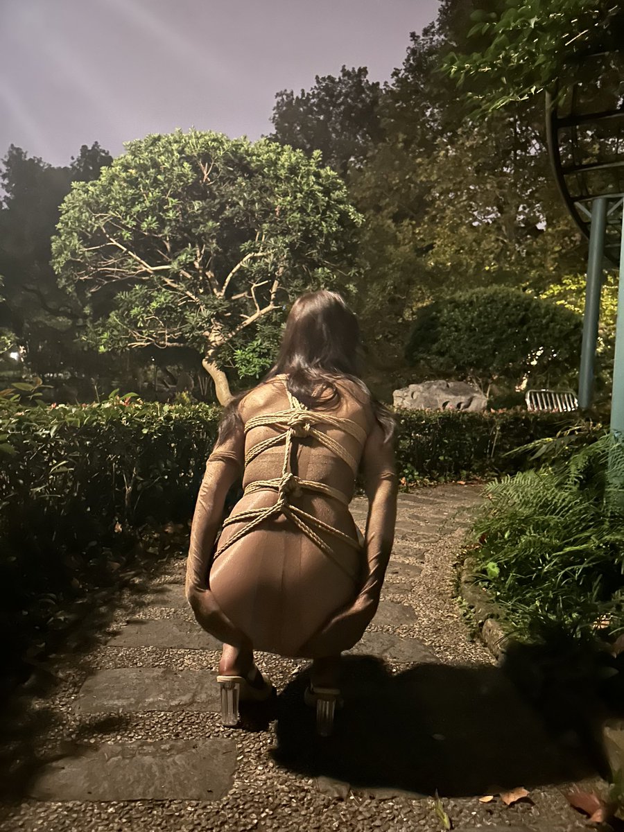 露出真的好刺激 一边怕被发现一边又想展示自己的下流淫荡 只有不穿衣服的时候才能做自己爱做的事
#露出 #反差 #丝袜 #捆绑 #sm 
@luchu888888 @Public_Catgirl1 @51luchu_ @Psxaa3dnSBIBwaZ @wqganenshi_ https://t.co/8aMIhyGQY9