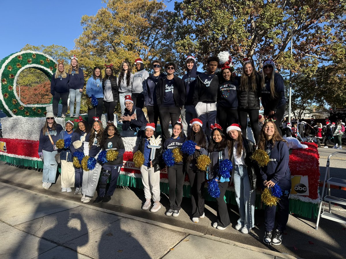 BrianAnweiler's tweet image. Good morning! Great group of #WakeTech students from @waketechsports and @WakeTechSGA in today’s @ShopLocRaleigh #Raleigh Christmas Parade.  Go Eagles!