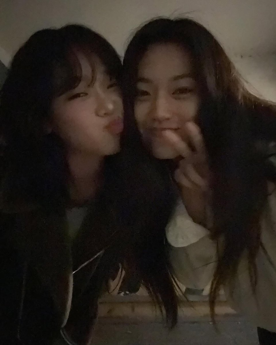 ioiuaena's tweet photo. —🍦241123 #아이오아이 #IOI
Yoojung IG update with Doyeon (1) 🌻❄️💞
#ChoiYoojung #KimDoyeon #DoDaeng https://t.co/GbYiU1sNtW