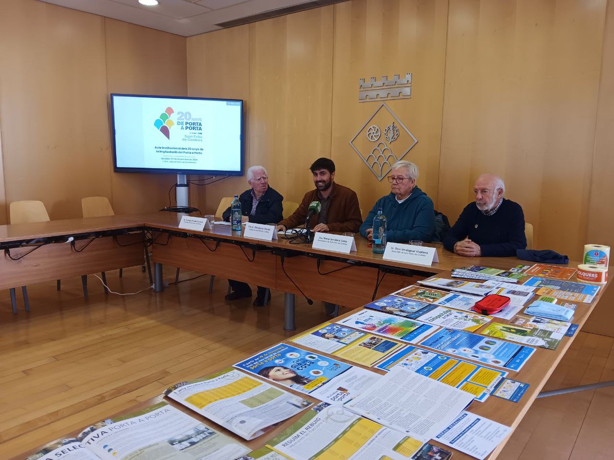 ♻️ Celebrem els 20 anys de la implantació de la recollida de residus Porta a Porta, un model pioner que ha convertit #SantFeliudeCodines en un referent en sostenibilitat.

➡️ Amb exalcaldes, regidors/es i treballadors/es del servei durant dues dècades

ℹ️ santfeliudecodines.cat