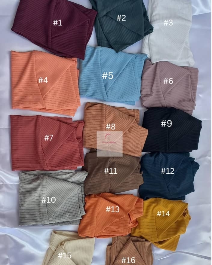 Ummammarr's tweet photo. Shop the new criss cross ribbed jersey inner caps that provide style and comfort.They come in a tube shape with a criss cross band across the front for a secure comfort
Price:5,000 naira
Size:Free 
Available in 16 colours 
Material:Jersey 
Location:Abuja 
Send a dm to place order https://t.co/jdpS5EI0mQ