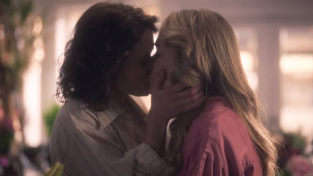 مسلسل ليزبيان 🏳️‍🌈
The haunting of bly manor
مشاعر ودموع لانهائي 

 هالمسلسل  مشاعر مختلطة راح يخليكم تخافون تتحمسون وتشتاقون وتبكون دراما و غموض قصة جممميلة 
وجيه و أشكال تفتح النفس 😫❤️
اللي عندها حبيبة تتابعه معها واللي ماعندها تبكي عليه وعلى حالها

#النساء_للنساء #نتفلكس