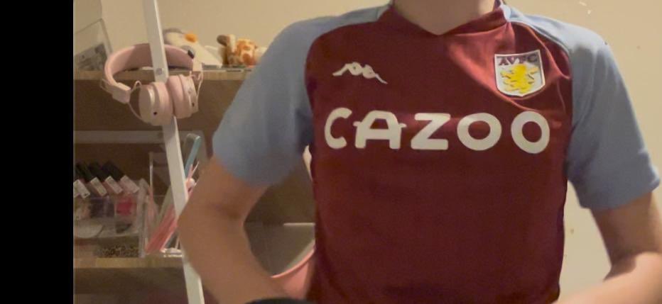 stu_d_powell's tweet image. My daughter had her bag stolen at the game today. Sitting in Block C8,  front row by the tunnel. It may be have been one of a group of boys aged 9-12. Bag contained program, sentimental home shirt below and club shop receipt.  Would like shirt returned if possible. 

#AVFC  #utv