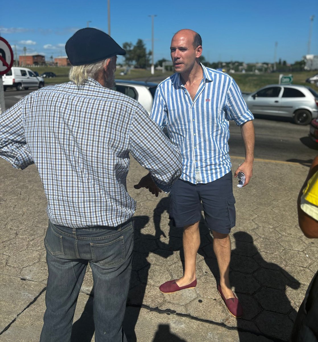 En el Cerro, en muy buena movilización de la fórmula <a href="/AlvaroDelgadoUy/">Alvaro Delgado</a> - <a href="/Valeriaripoll3/">Valeria Ripoll</a>. Hay ambiente de reelección de un gran gobierno.