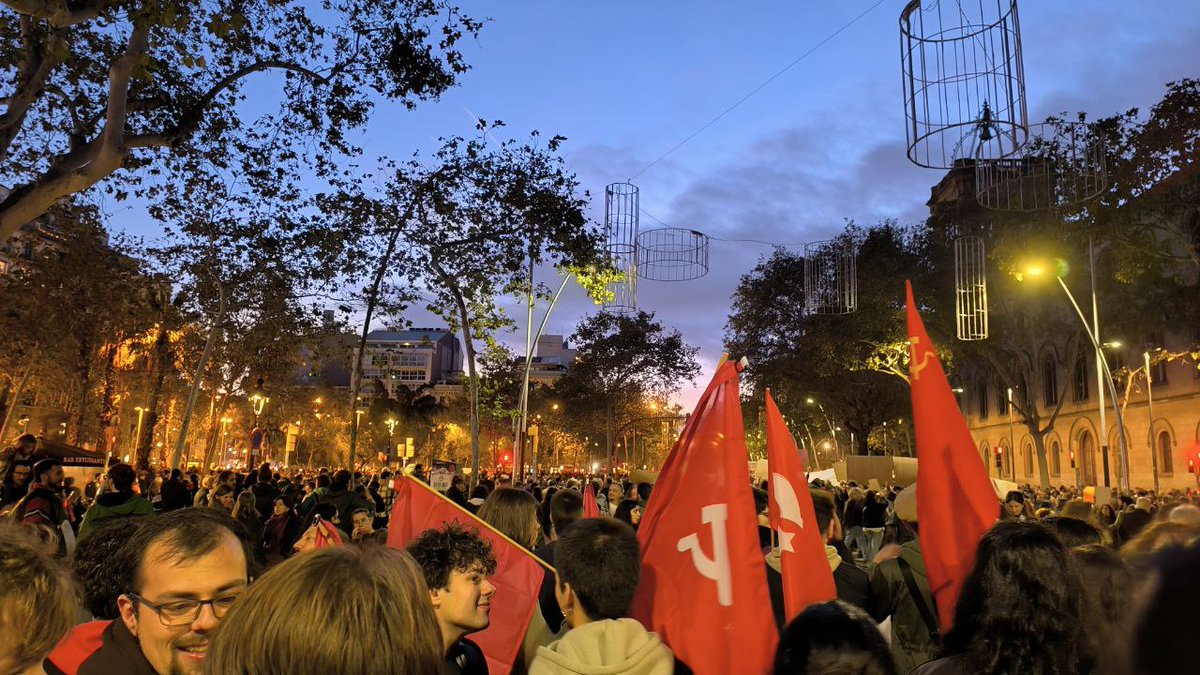 🛑 S'HA ACABAT 
L'habitatge és un dret, no un negoci! #23N

✊ Omplim els carrers de Barcelona exigint que s'abaixin els preus de lloguers!