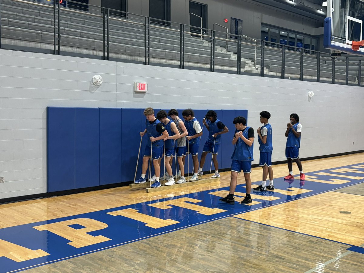 capcityhsbball's tweet image. Thank you @SSGCDavis for working with our guys yesterday on the value of teamwork and leadership! We appreciate your commitment to our student-athletes! #GoCavsGo