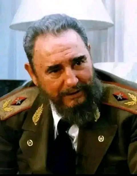 Fidel:"Creo que lo más que un hombre puede hacer es interpretar de una manera correcta las circunstancias en un momento dado, para un propósito político determinado, y si ese propósito no se basa en algo falso, en algo irreal, puede llevarse a cabo".
#LaHabanaDeTodos
