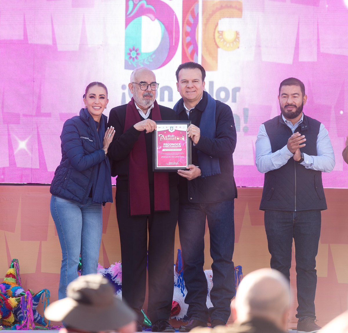 EVillegasV's tweet photo. ¡Arranca el Radio Maratón en su 25° aniversario! 🎉

Con su apoyo y generosidad, seguimos llenando de sonrisas los rostros de niñas y niños en todo el estado. 🧸💖
¿Ya trajeron sus juguetes? ¡Recuerden que el Auto Sonrisa los espera para hacer su entrega más fácil! 🚗✨ https://t.co/oIHTSjNHy0