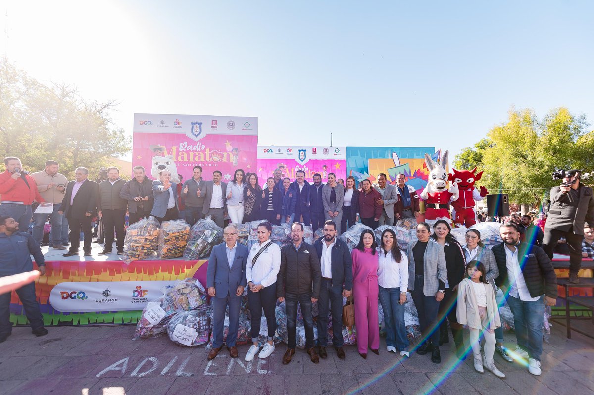 EVillegasV's tweet photo. ¡Arranca el Radio Maratón en su 25° aniversario! 🎉

Con su apoyo y generosidad, seguimos llenando de sonrisas los rostros de niñas y niños en todo el estado. 🧸💖
¿Ya trajeron sus juguetes? ¡Recuerden que el Auto Sonrisa los espera para hacer su entrega más fácil! 🚗✨ https://t.co/oIHTSjNHy0