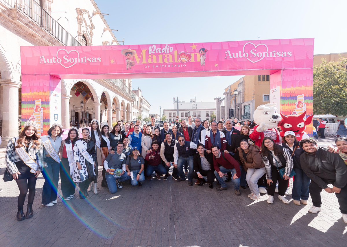 EVillegasV's tweet photo. ¡Arranca el Radio Maratón en su 25° aniversario! 🎉

Con su apoyo y generosidad, seguimos llenando de sonrisas los rostros de niñas y niños en todo el estado. 🧸💖
¿Ya trajeron sus juguetes? ¡Recuerden que el Auto Sonrisa los espera para hacer su entrega más fácil! 🚗✨ https://t.co/oIHTSjNHy0