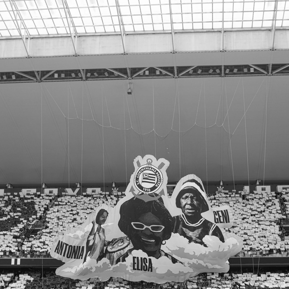 _sccpnews's tweet photo. ⚫️⚪️ | A torcida organizada do Corinthians, Camisa 12, informou em vídeo publicado há pouco que está preparando um mosaico no setor Leste da Neo Química Arena para o jogo contra o Vasco, neste domingo (23).

Os organizados pedem que os torcedores do Timão busquem entrar no estádio às 15h e, na entrada dos jogadores em campo, não saiam dos seus lugares, evitem distrações e façam a coreografia do mosaico corretamente.

📸 | Rodrigo Coca/Ag. Corinthians