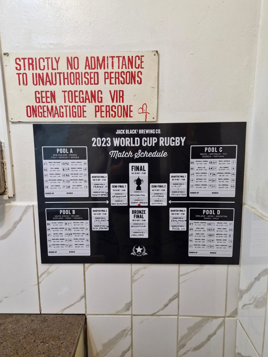 WinnyClaret's tweet photo. Dans les toilettes d’un bar de Johannesbourg… Ils ont gardé ça 🔪💔#FRAAFS https://t.co/h5wKUHQOeh