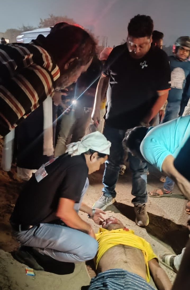 laxmandway's tweet photo. Provided first aid to a road accidental victim at NH near Pahal, Bhubaneswar at 11 PM On 23/11/2024. And transported him to Capiral Hoaptal with the help of ambulance.
@STAOdisha @MahalingMukesh @PMOIndia @CMO_Odisha @RtoBbsr_I https://t.co/U5k6lr8SWE
