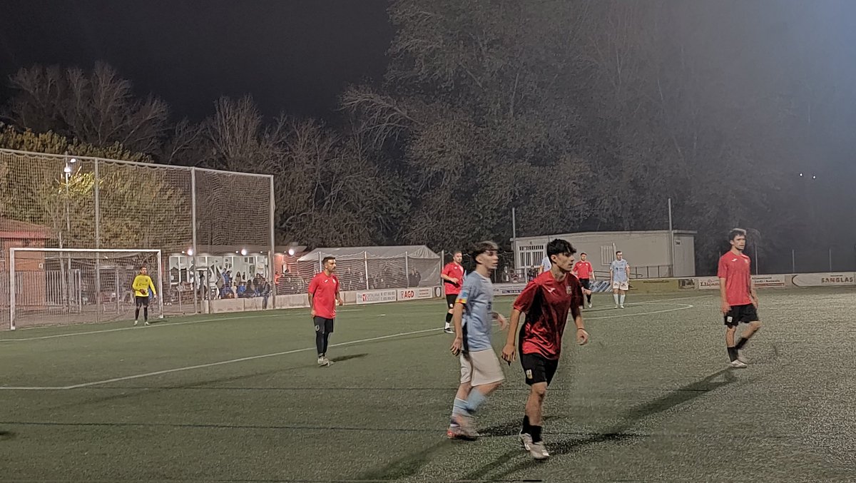 somdelhospi's tweet photo. 🕒 Final al Parc del Tenes

➡️ @Llicadamunt 3-4 @CEBiguesiRiells

📝 Primer triomf del curs del Bigues amb un gol al minut 88 en un duel intens i ple d'alternatives

#TheCatalanGroundhopper #FutbolCat #groundhopping #3cat5 https://t.co/rlVQzhyUXw