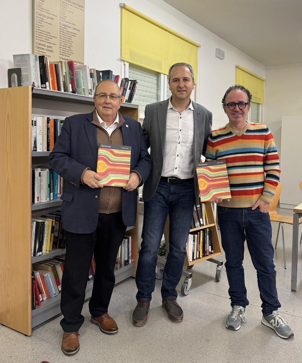 ManelSoleA's tweet photo. Gran dosi d’autoestima i reivindicació lleidatana, la que ens han insuflat l'@Antoni_Gelonch i el @francesccanosa, aquesta tarda a la #BibliotecaMunicipal #FerranSaez de l'@AjGranjaEscarp, amb la presentació de la revista #Horitzons.
Un luxe!!
Amb la @Jesskeyring i @martaalos. https://t.co/IBsDbWvnee
