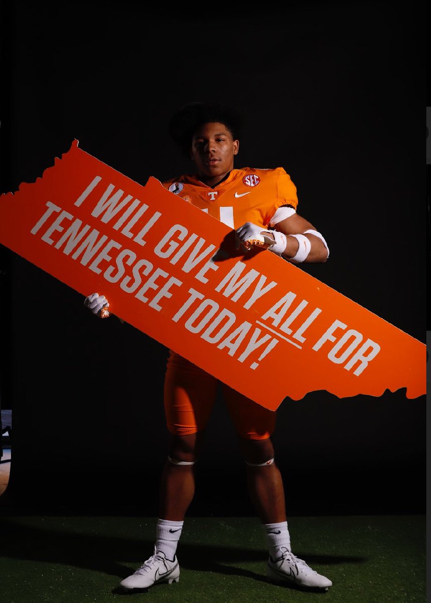 WE THINK THAT ORANGE LOOKS GOOD ON YOU🍊 <a href="/JalanTerry1/">℣Jalan</a> #GOVOLS #RECRUITCOOSA