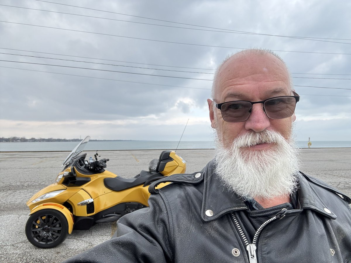 Yetiatlarge's tweet photo. Ryde in November 
#spyder https://t.co/kIGxtS7JL7